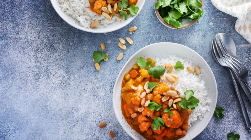 Curry de Grão de Bico com Arroz de Couve-flor