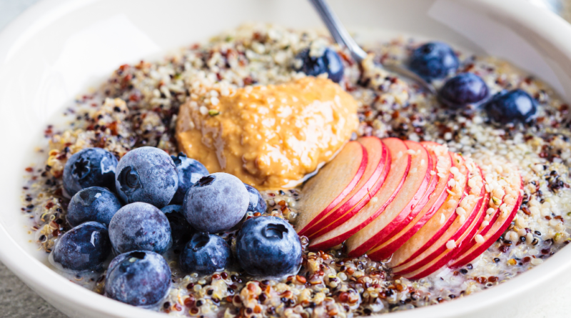 Mingau de quinoa com maçã e canela