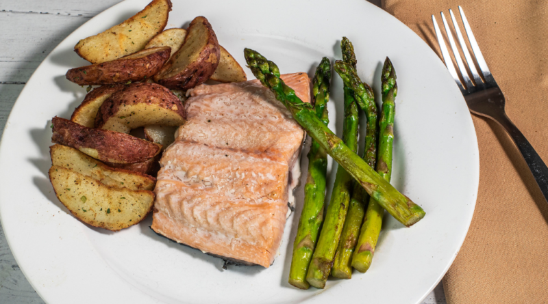 Salmão com Batata Doce e Aspargos