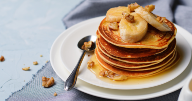 Panqueca de banana com farelo de aveia e mel