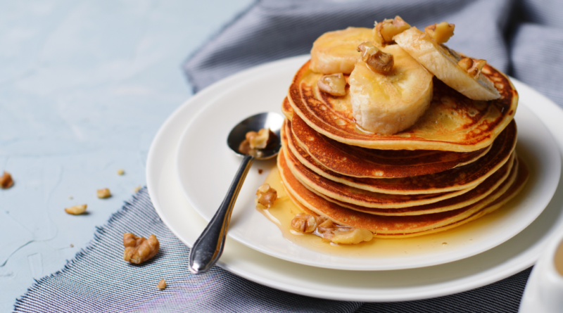 Panqueca de banana com farelo de aveia e mel